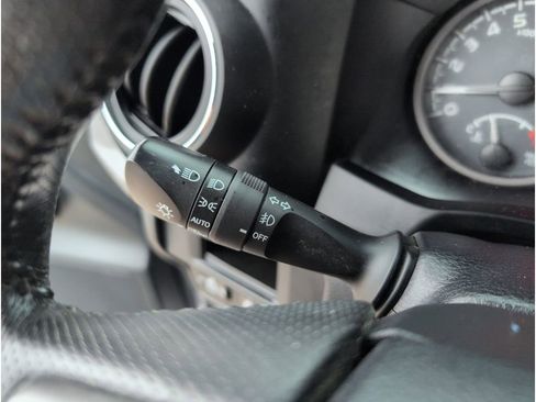 Used 2017 Toyota Tacoma TRD Off-Road image 25