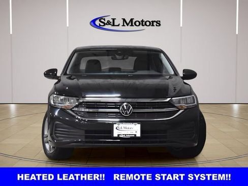 Used 2024 Volkswagen Jetta SE FWD image 2