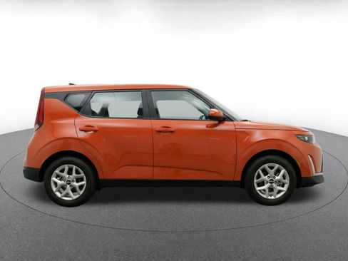 Used 2025 Kia Soul LX w/ LX Technology Package FWD image 10