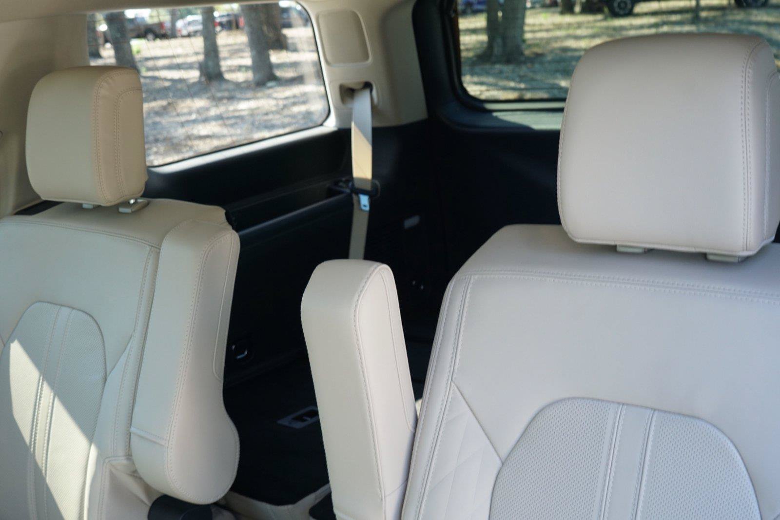 Used 2024 Ford Expedition Platinum RWD image 23
