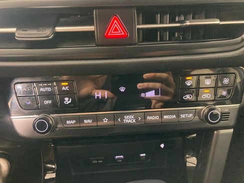 Certified 2024 Kia Seltos EX image 8