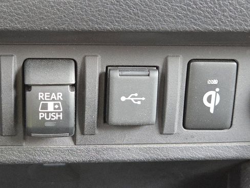 Used 2021 Toyota Tacoma TRD Off-Road AWD/4WD image 5