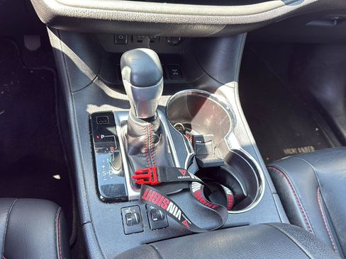 Used 2019 Toyota Highlander SE AWD/4WD image 6