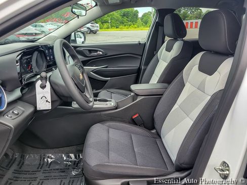 New 2026 Chevrolet Trax LS w/ LS Convenience Package FWD image 8