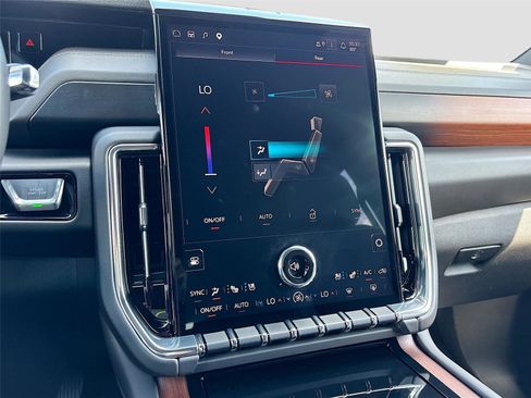 Used 2025 GMC Yukon XL Denali w/ Advanced Technology Package AWD/4WD image 19