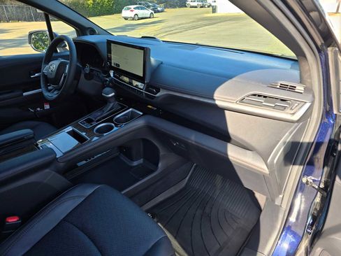 Certified 2025 Toyota Sienna Platinum image 12