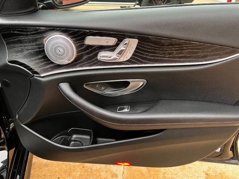 Used 2019 Mercedes-Benz E 300 4MATIC image 24