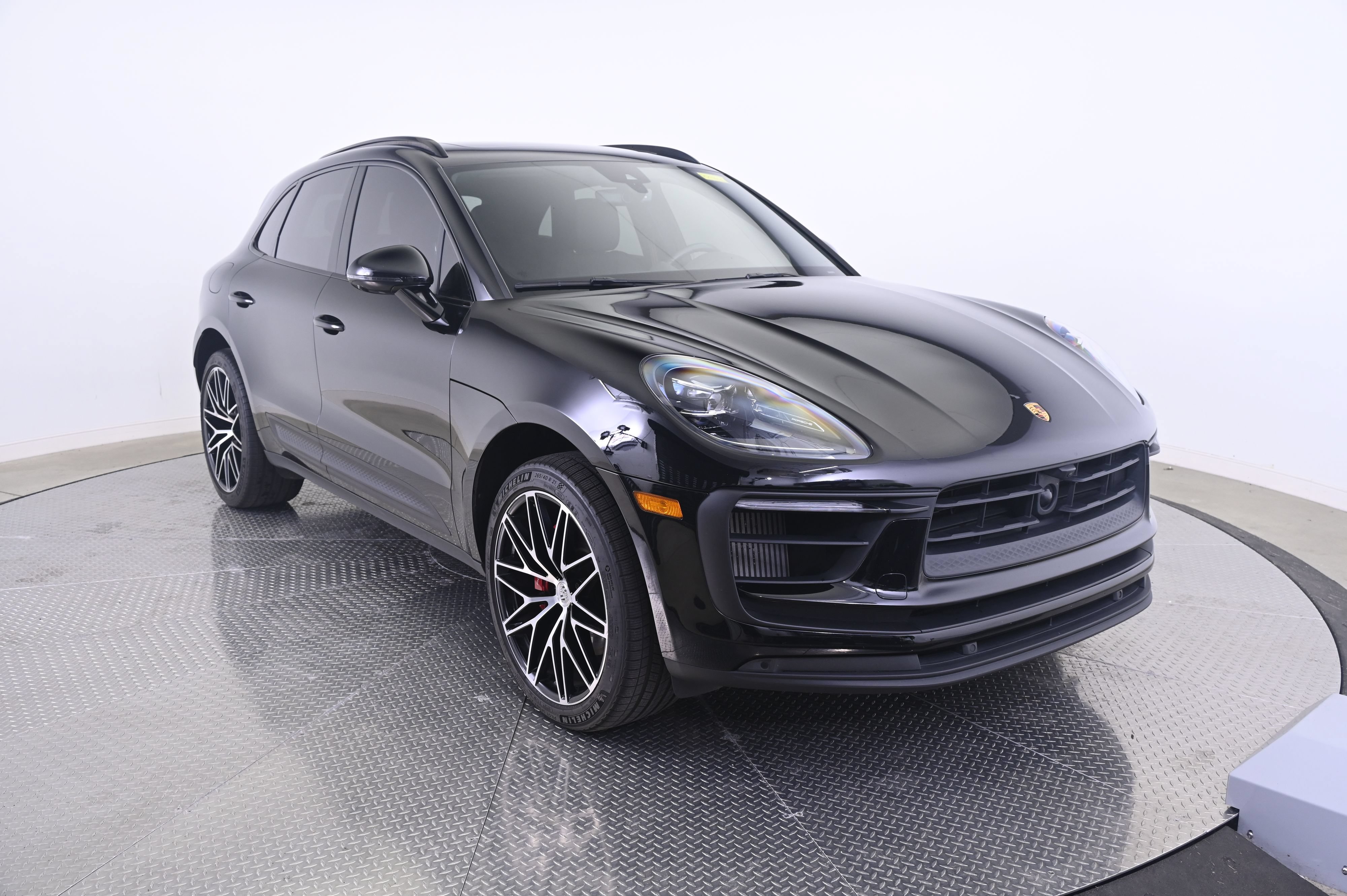 Certified 2023 Porsche Macan S AWD/4WD image 9