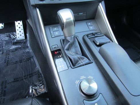 Used 2016 Lexus IS 200t 4dr Sdn image 20