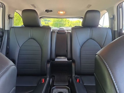 Used 2024 Toyota Highlander XLE AWD/4WD image 7