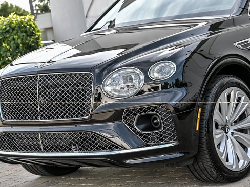 Used 2023 Bentley Bentayga Plug-In Hybrid AWD/4WD image 6