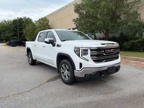 Used 2025 GMC Sierra 1500 SLT RWD image 8