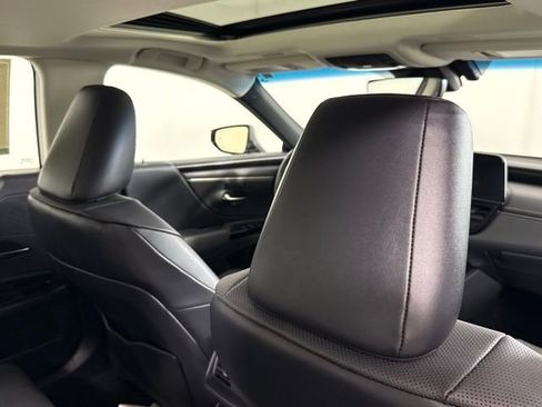 Used 2022 Lexus ES 300h w/ Premium Package image 29