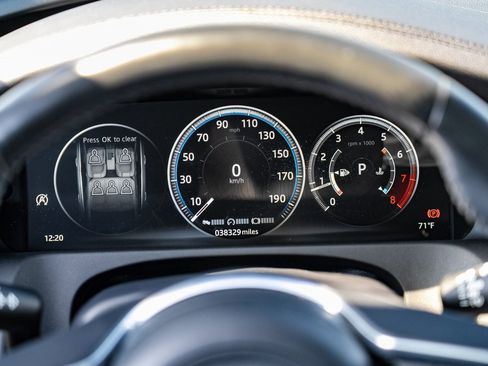 Used 2018 Jaguar XF Prestige image 16