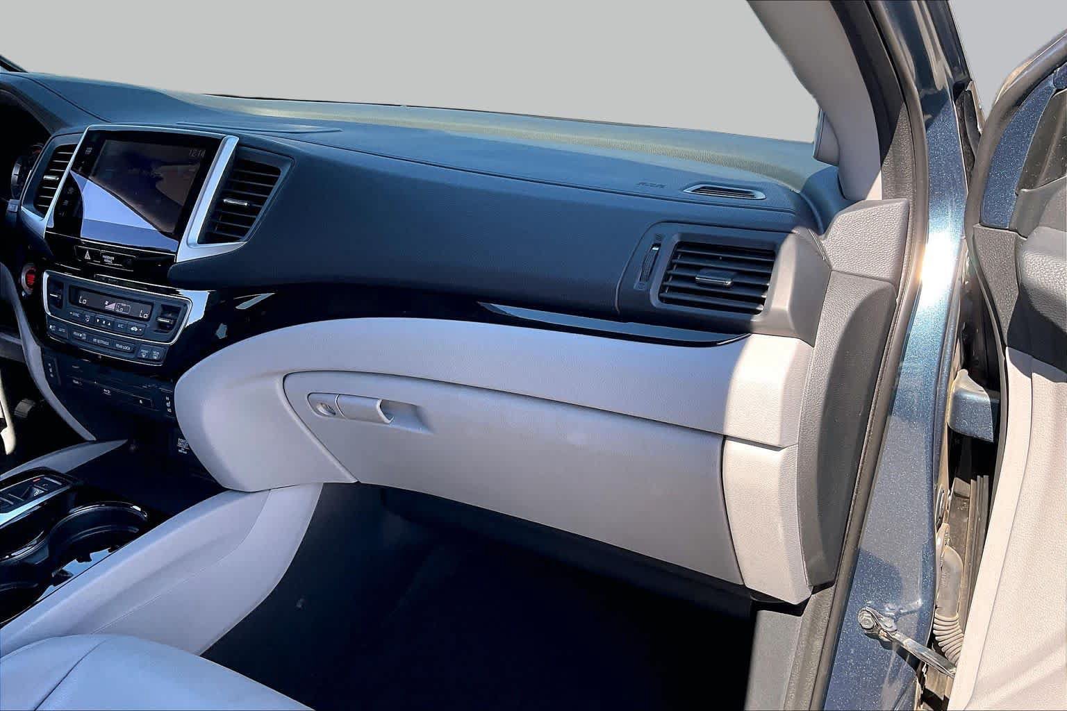 Used 2016 Honda Pilot Touring image 17