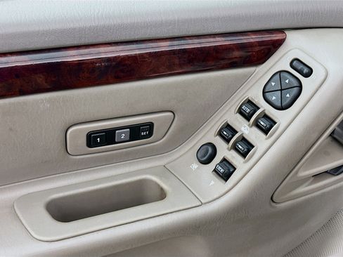 Used 2004 Jeep Grand Cherokee Limited w/ Cold Weather Group AWD/4WD image 15