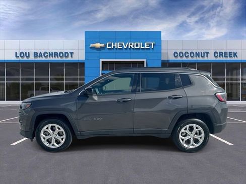 Used 2024 Jeep Compass Latitude AWD/4WD image 5
