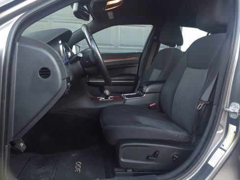 Used 2012 Chrysler 300 RWD image 31
