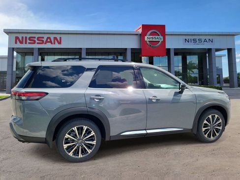 New 2026 Nissan Pathfinder Platinum w/ Cargo Package AWD/4WD image 2