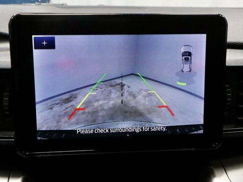 Certified 2023 Ford Explorer XLT image 2