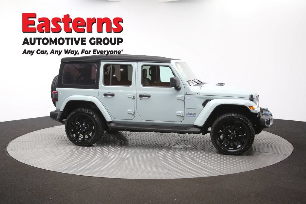Used 2024 Jeep Wrangler Unlimited Sahara w/ Technology Group AWD/4WD image 46