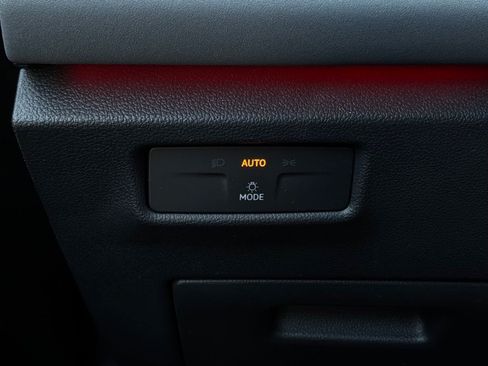 Used 2026 Volkswagen Tiguan SE FWD image 23