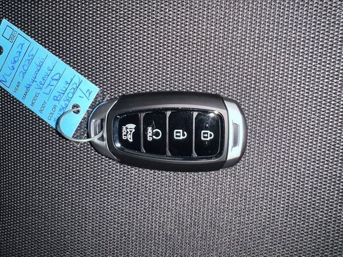 Used 2025 Hyundai Venue Limited FWD image 31