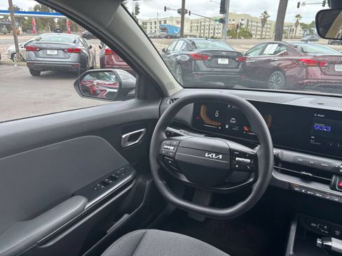 Used 2025 Kia K4 FWD image 33