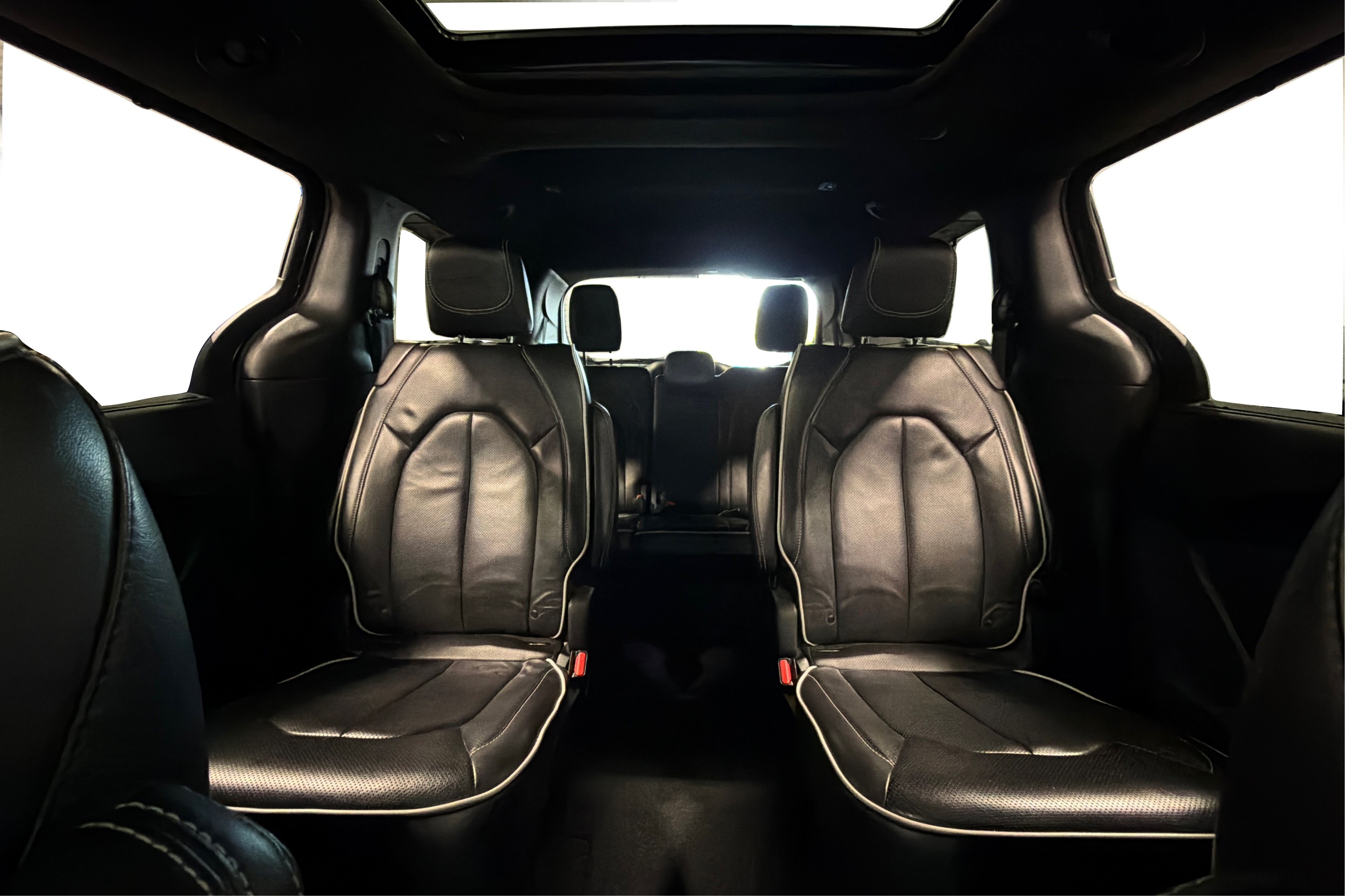 Used 2025 Chrysler Pacifica Limited FWD image 46