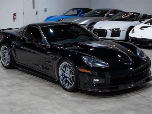 Used 2009 Chevrolet Corvette ZR1 w/ Preferred Equipment Group RWD image 8