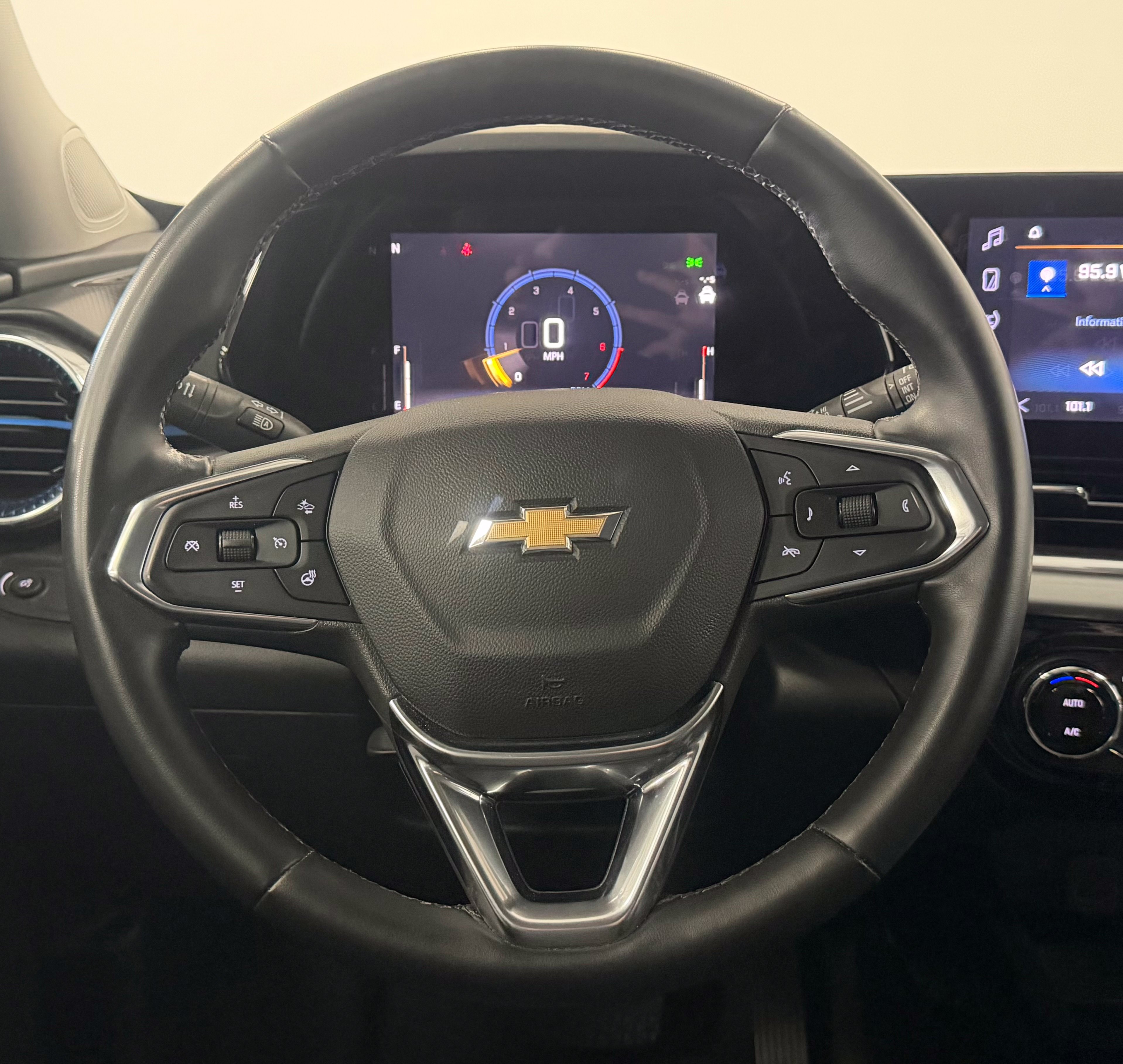 Used 2025 Chevrolet Trax LT w/ Driver Confidence Package FWD image 15