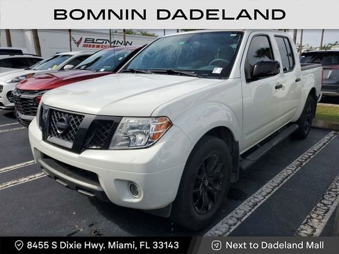 Used 2021 Nissan Frontier SV w/ Midnight Edition Floor Mats image 2