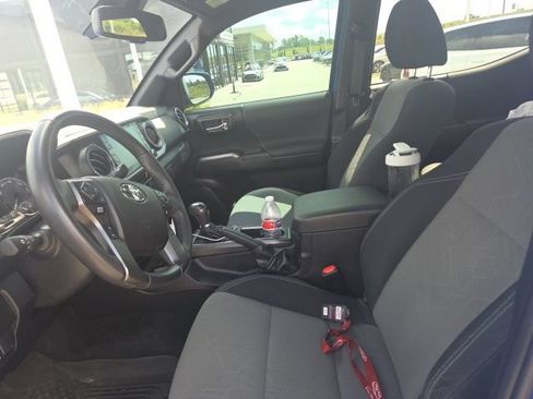 Used 2021 Toyota Tacoma TRD Off-Road AWD/4WD image 11