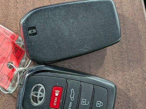 Used 2025 Toyota Sequoia Capstone AWD/4WD image 32