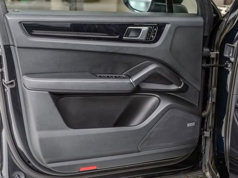 Used 2019 Porsche Cayenne image 47