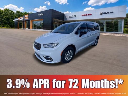New 2026 Chrysler Pacifica Select FWD image 3