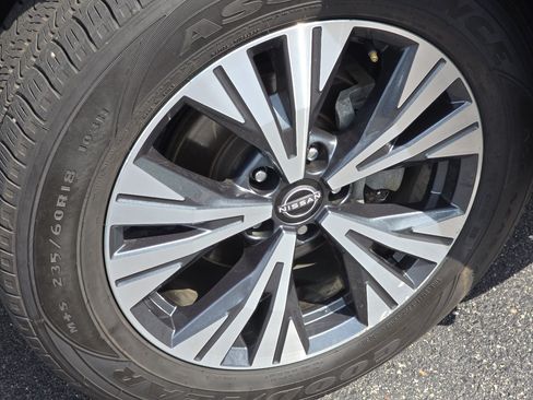 Used 2023 Nissan Rogue SV AWD/4WD image 16