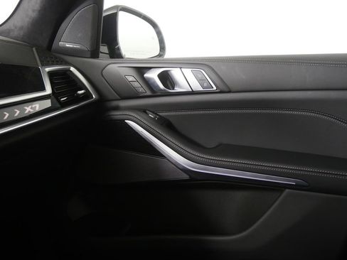 Used 2025 BMW X7 xDrive40i w/ M Sport Package image 26