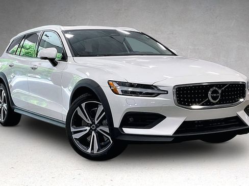 New 2026 Volvo V60 B5 Cross Country Plus w/ Protection Package Premier AWD/4WD image 2