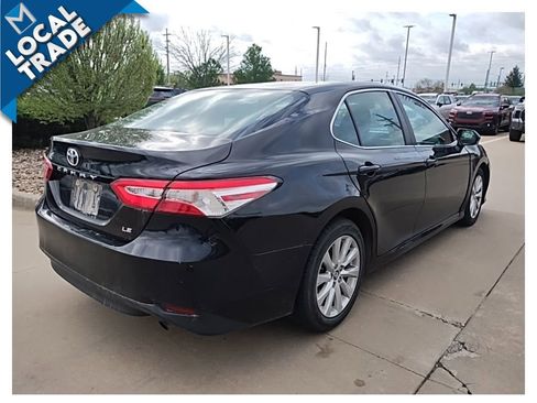 Used 2018 Toyota Camry LE image 6