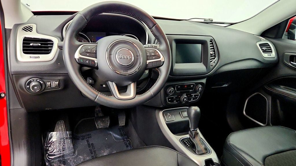 Used 2019 Jeep Compass Latitude FWD image 12