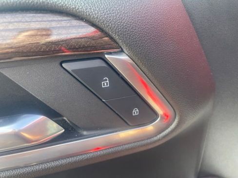 Used 2025 Chevrolet Silverado 1500 LT image 11