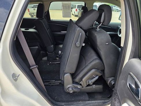 Used 2019 Dodge Journey SE w/ Connectivity Group FWD image 12