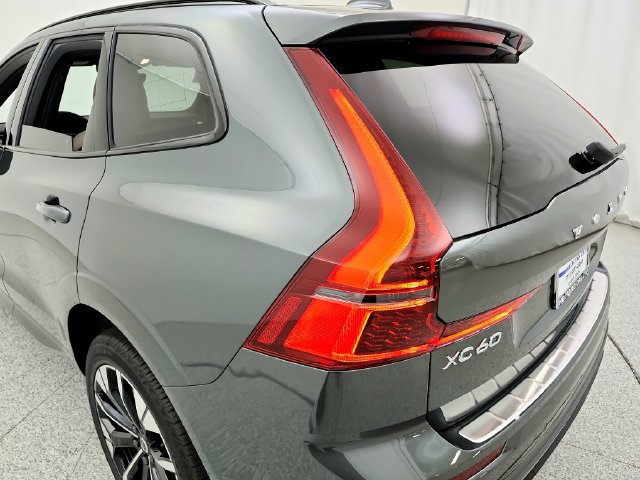 New 2027 Volvo XC60 B5 Plus AWD/4WD image 31