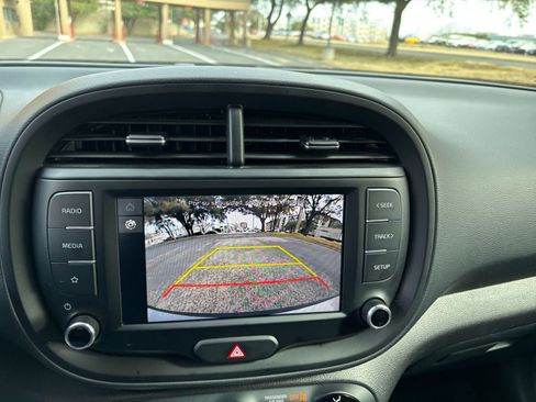 Used 2025 Kia Soul LX w/ LX Technology Package image 20