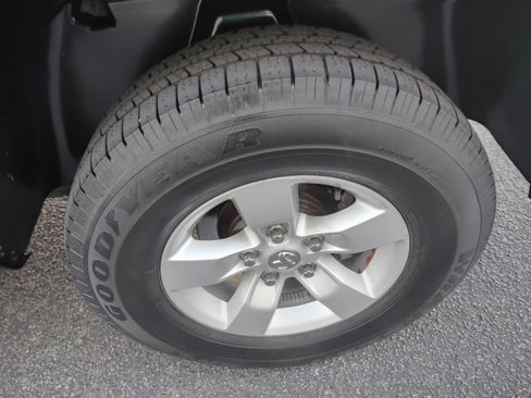 Used 2019 RAM 1500 Tradesman w/ Chrome Appearance Group image 6