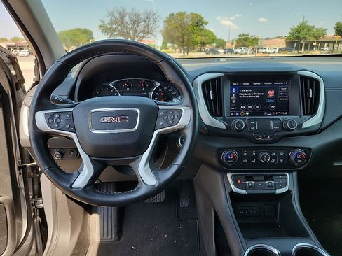 Used 2024 GMC Terrain SLT image 6