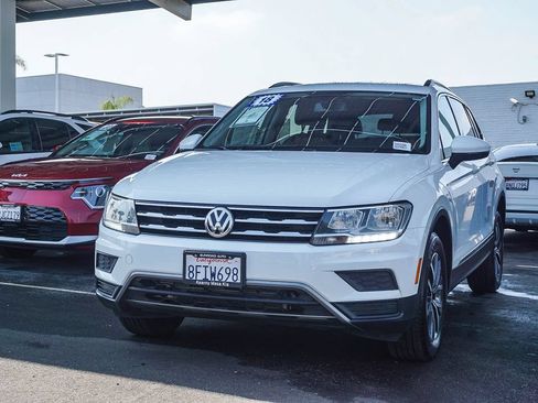 Used 2018 Volkswagen Tiguan SE w/ Panoramic Sunroof Package AWD/4WD image 4