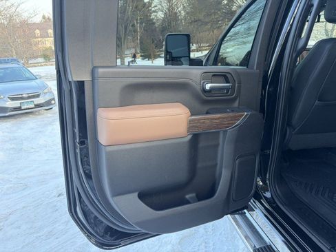 Used 2020 Chevrolet Silverado 2500 High Country w/ Technology Package image 17