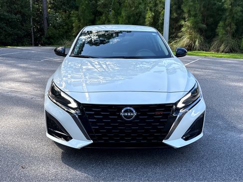 Used 2024 Nissan Altima 2.5 SR image 2